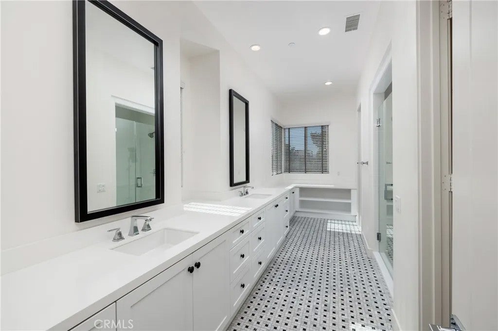 Photo of 251 Follyhatch, Irvine, CA 92618 (MLS # OC26182570)