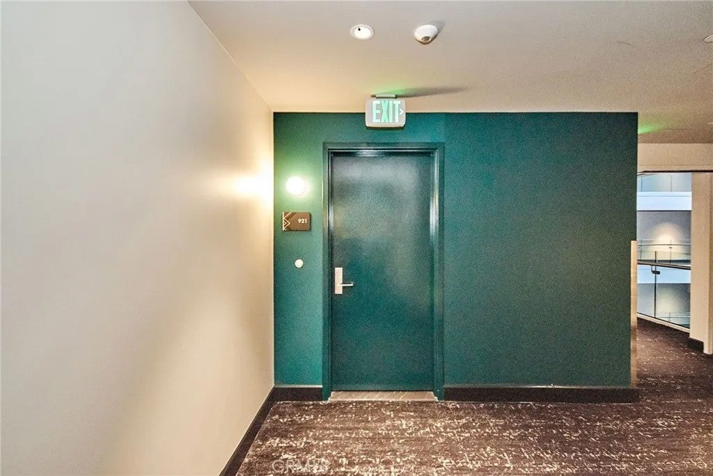 400 S Broadway 921