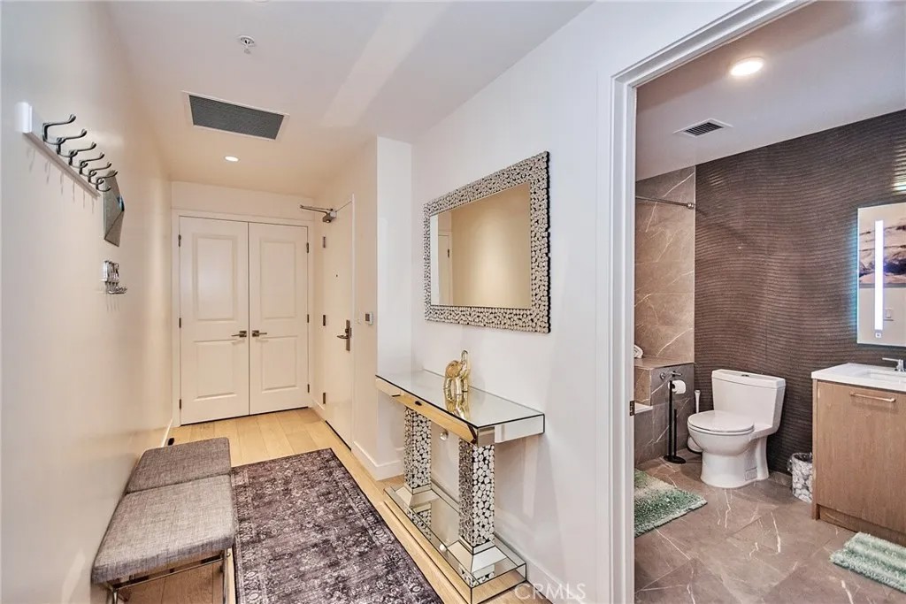 400 S Broadway 921