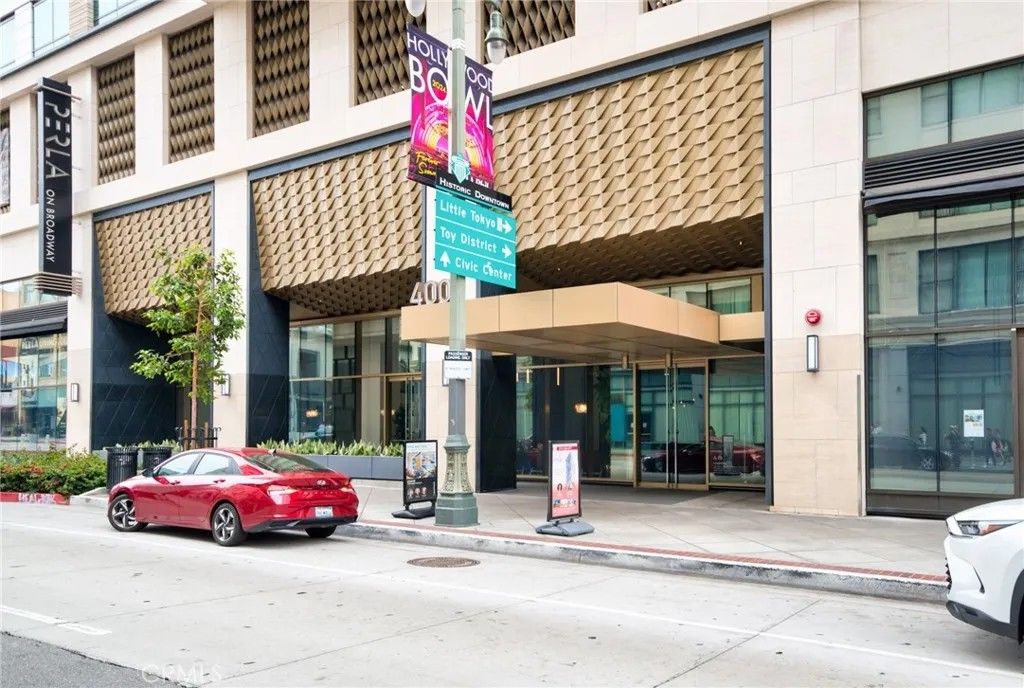 Photo of 400 S Broadway, Los Angeles, CA 90013 (MLS # TR26090179)