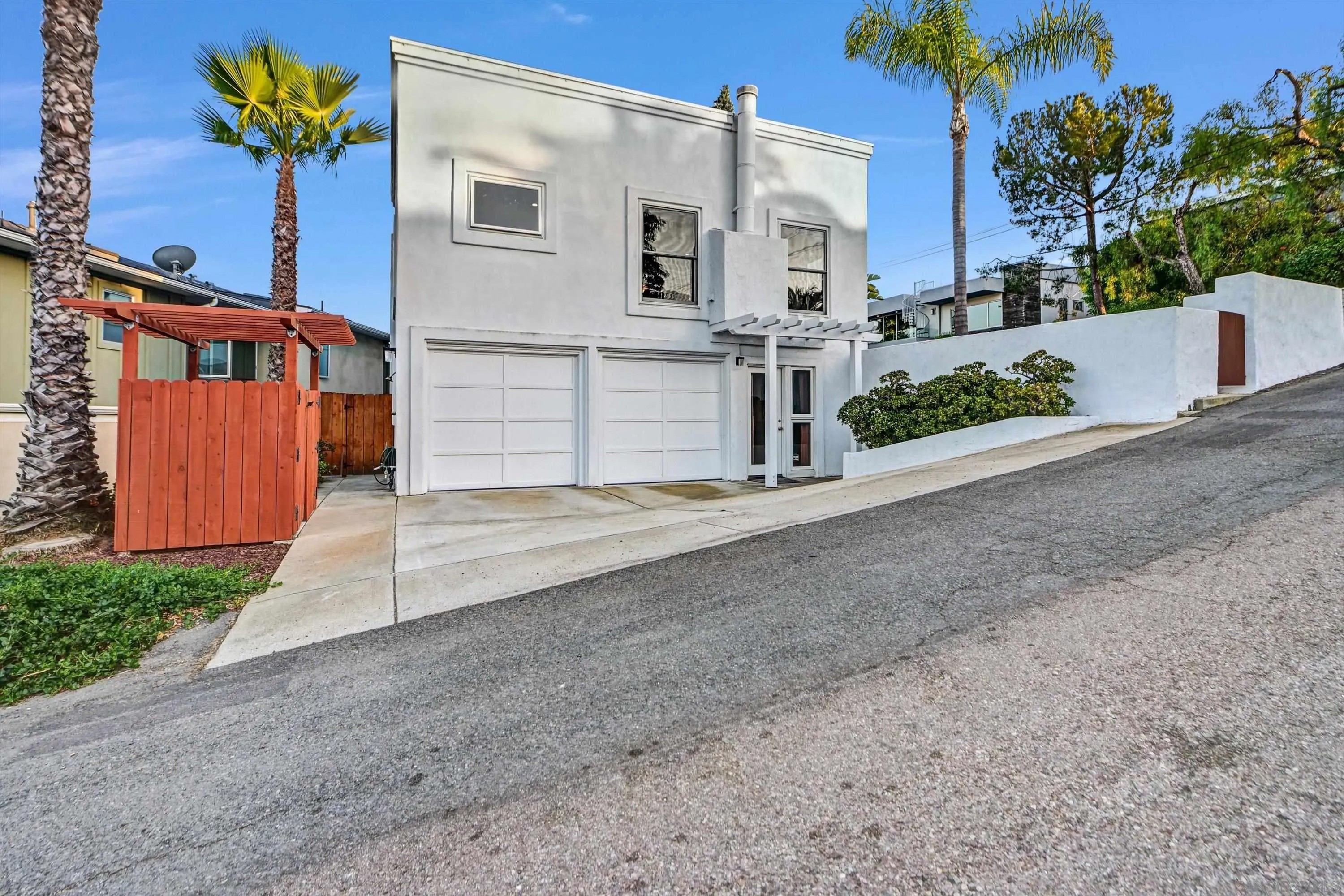 2315 Edinburg Ave