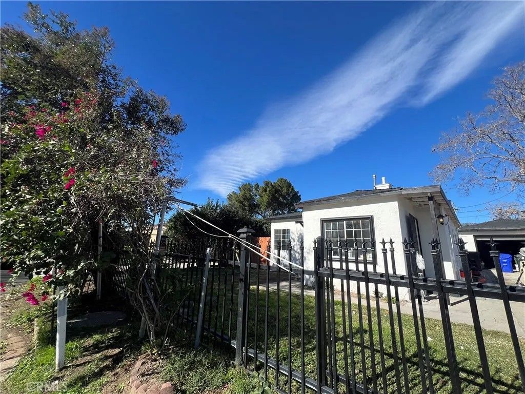 Photo of 25160 Elmo Dr, San Bernardino, CA 92404 (MLS # IV26005284)