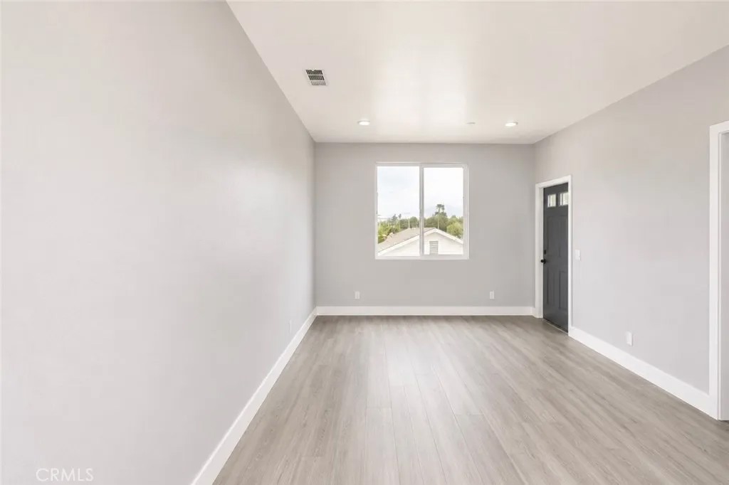 1439 S Palomares