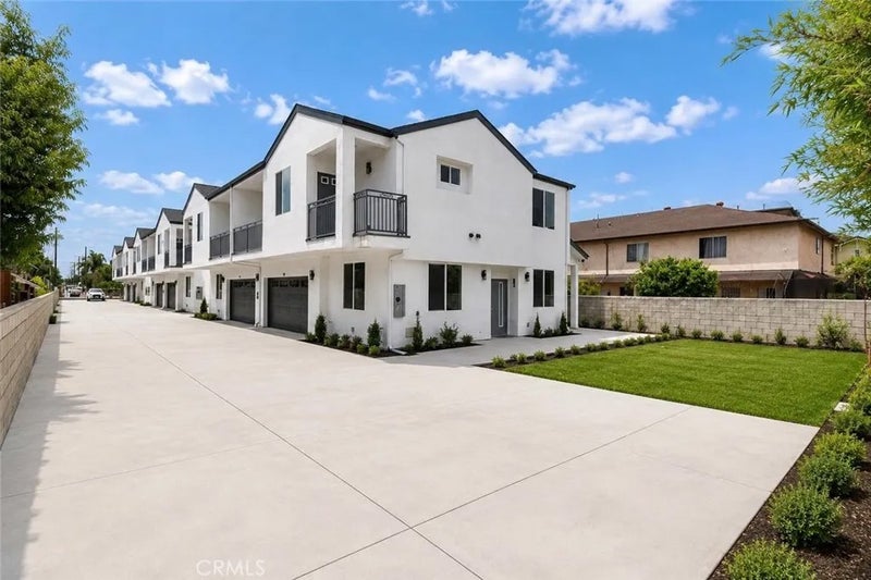 1439 S Palomares