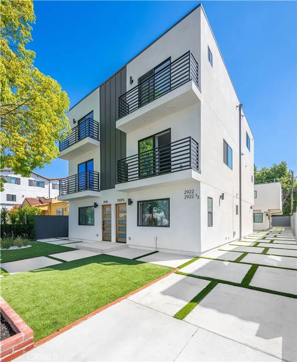 Photo of 2922 12th Avenue, Los Angeles, CA 90018 (MLS # MB26090023)