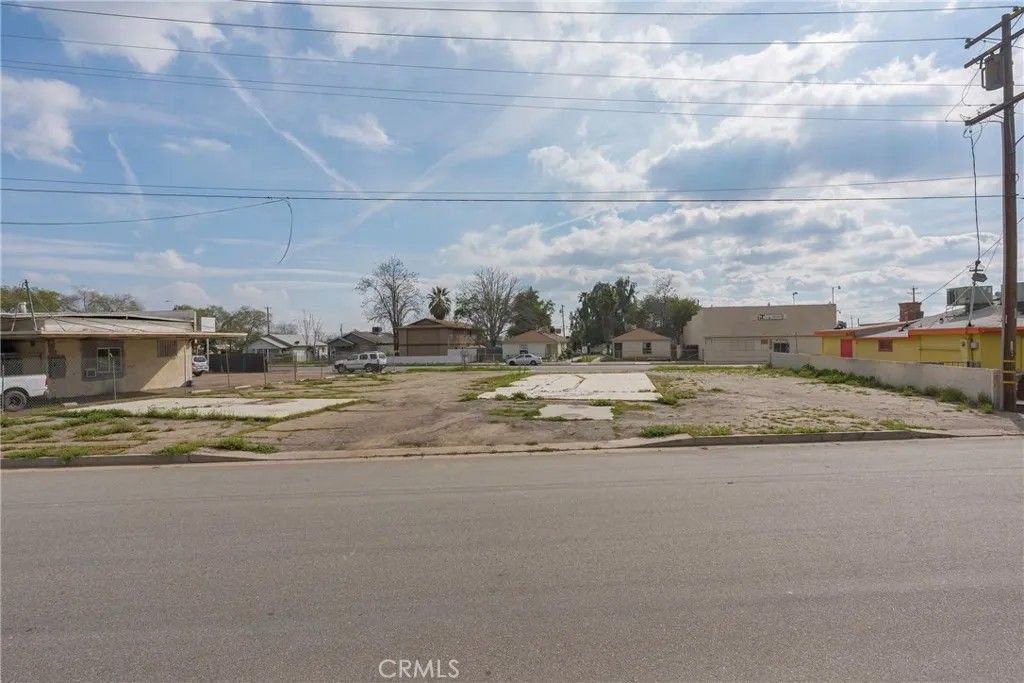 Photo of 217 Niles Place, Bakersfield, CA 93305 (MLS # NS26043693)