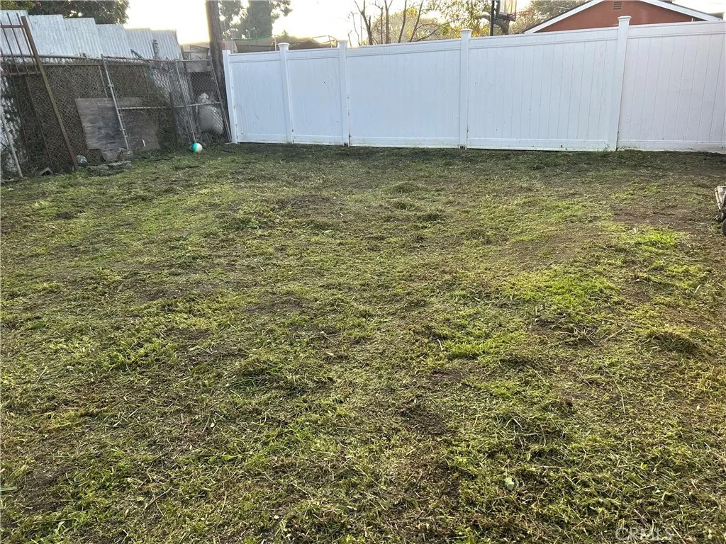 1126 E 106th