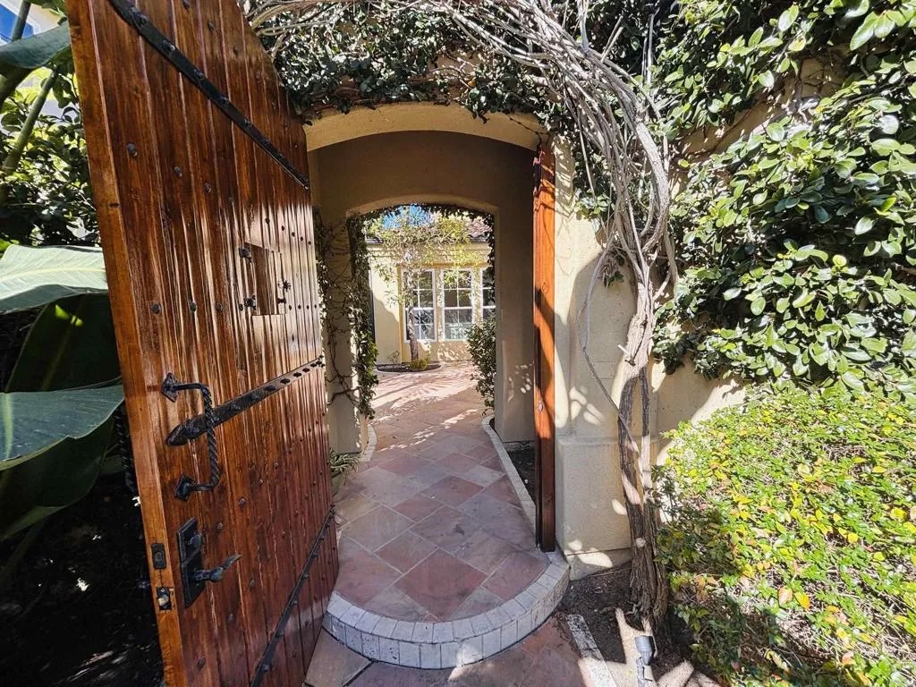 11596 Parkhurst Square