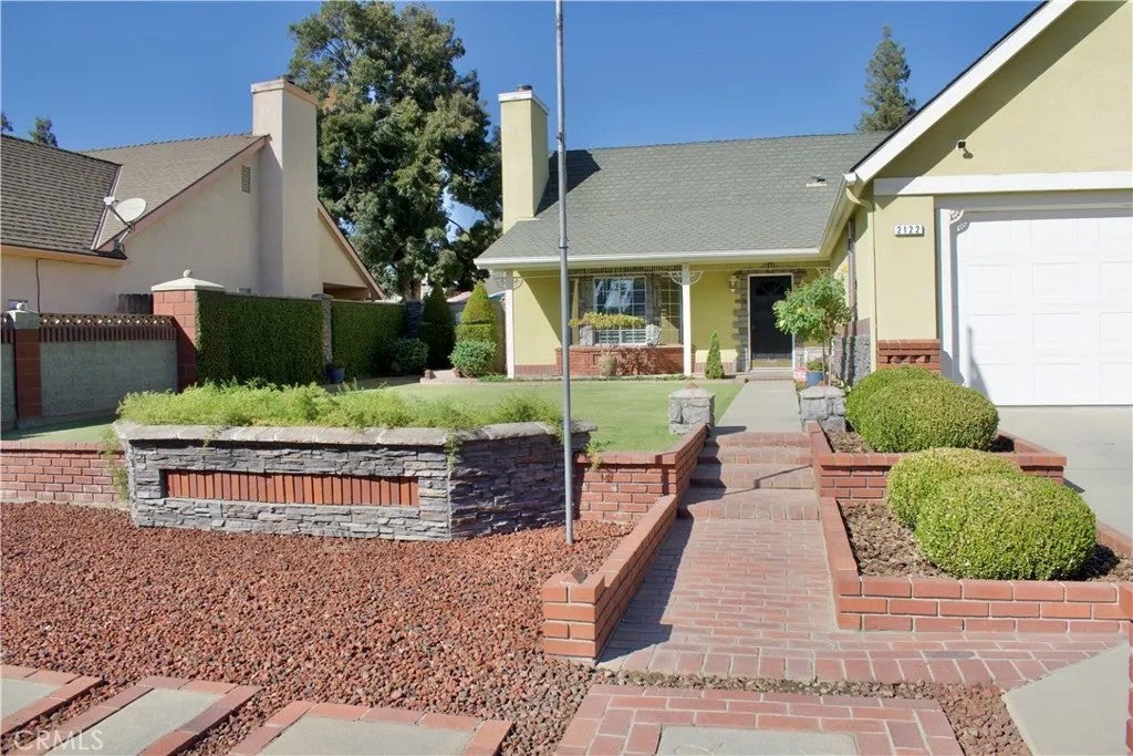2122 E Cromwell