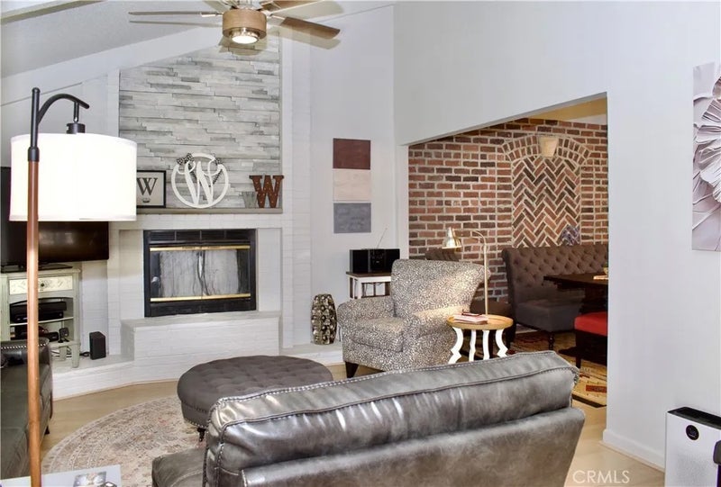 2122 E Cromwell