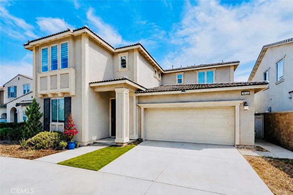 3114 E Yellowstone Drive