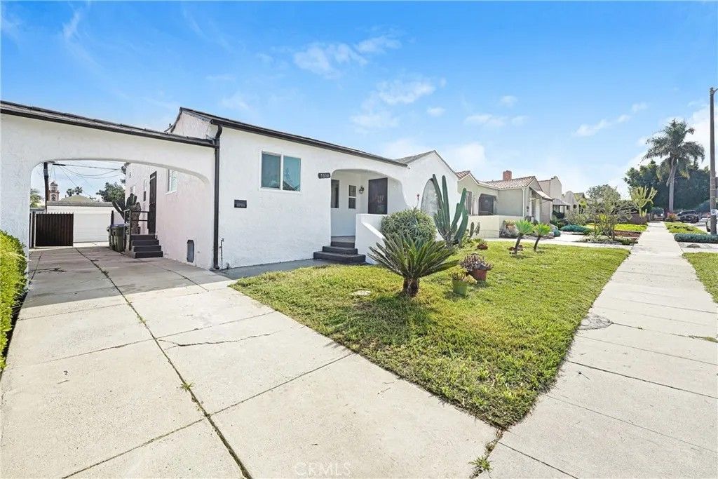 Photo of 7014 3rd Avenue, Los Angeles, CA 90043 (MLS # PV26016526)