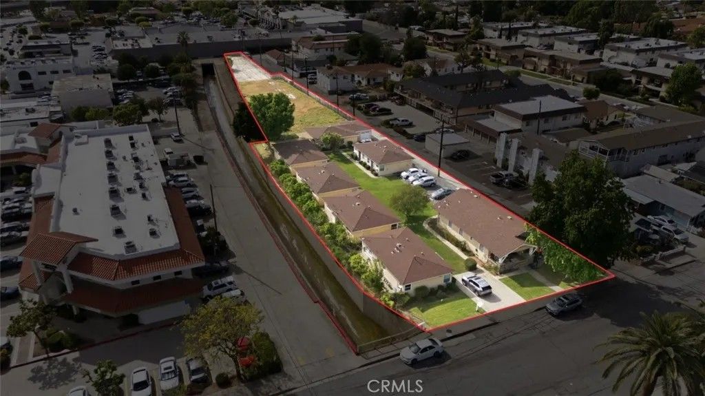 Photo of 121 N Pennsylvania Avenue, Glendora, CA 91741 (MLS # AR26079602)