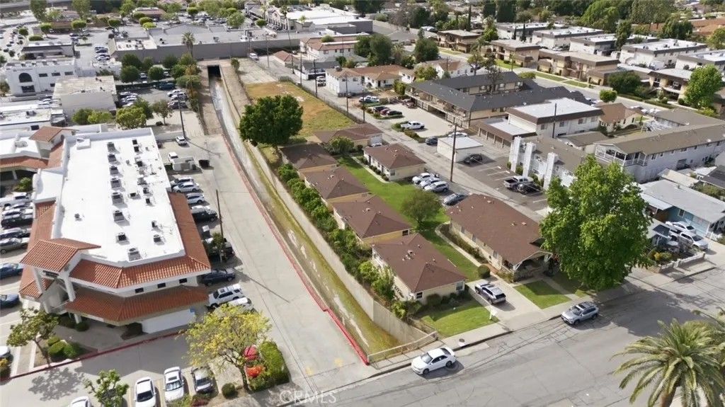 Photo of 121 N Pennsylvania Avenue, Glendora, CA 91741 (MLS # AR26079602)