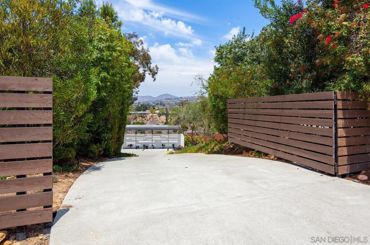 5481 Toyon Rd