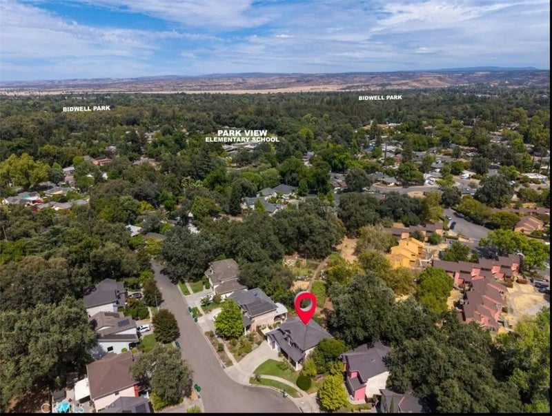 122 Secluded Oaks Court