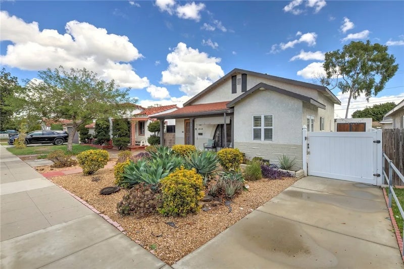 2514 Fashion Ave