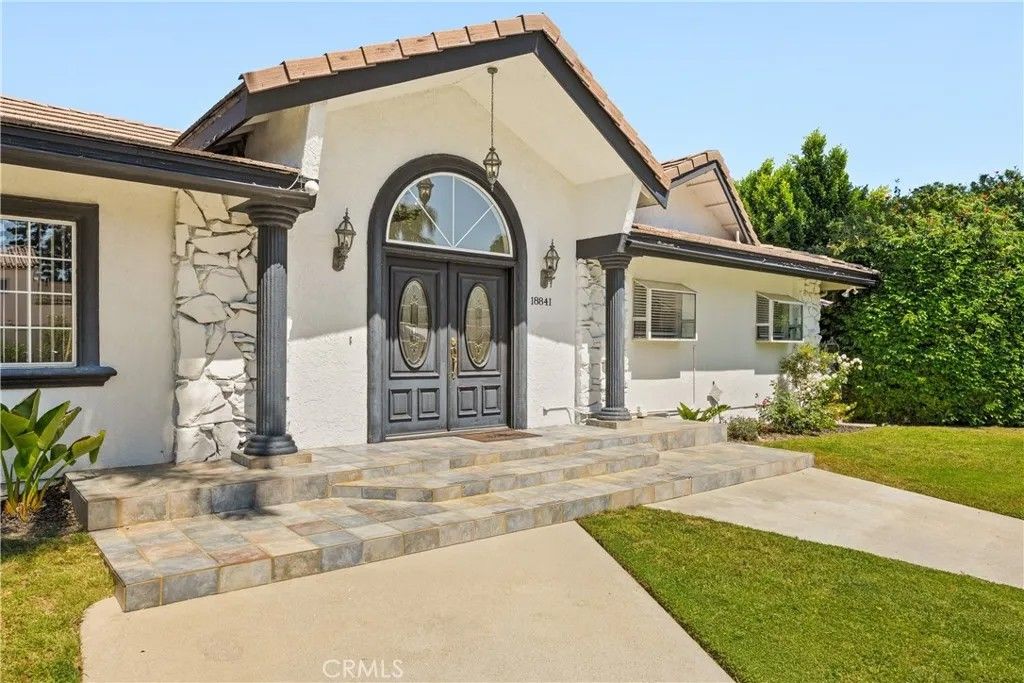 Photo of 18841 Pasadero Drive, Tarzana, CA 91356 (MLS # SR26066128)