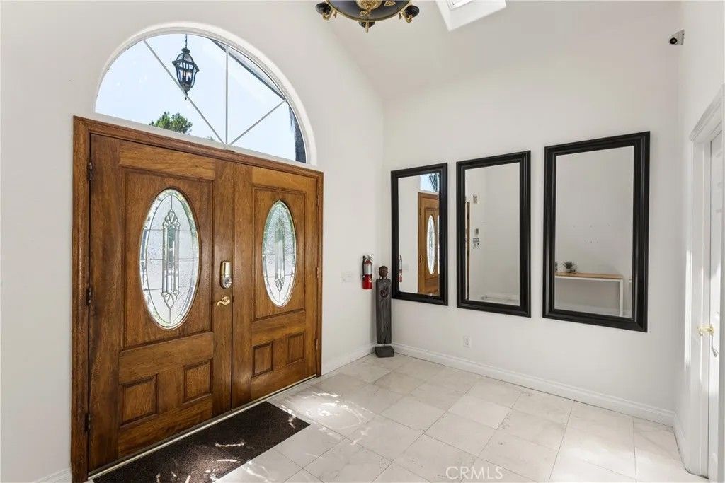 Photo of 18841 Pasadero Drive, Tarzana, CA 91356 (MLS # SR26066128)