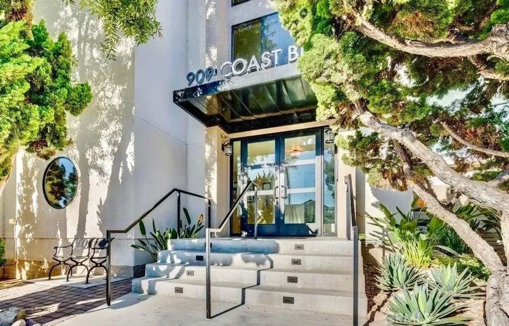 Photo of 909 Coast Boulevard #8, La Jolla, CA 92037 (MLS # LG25227162)