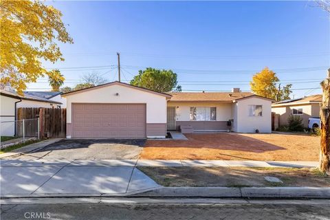 Photo of 44727 Andale Ave, Lancaster, CA 93535 (MLS # SR25273844)