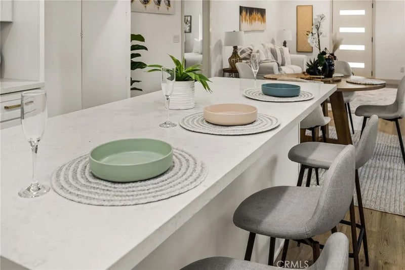 326 S Clementine