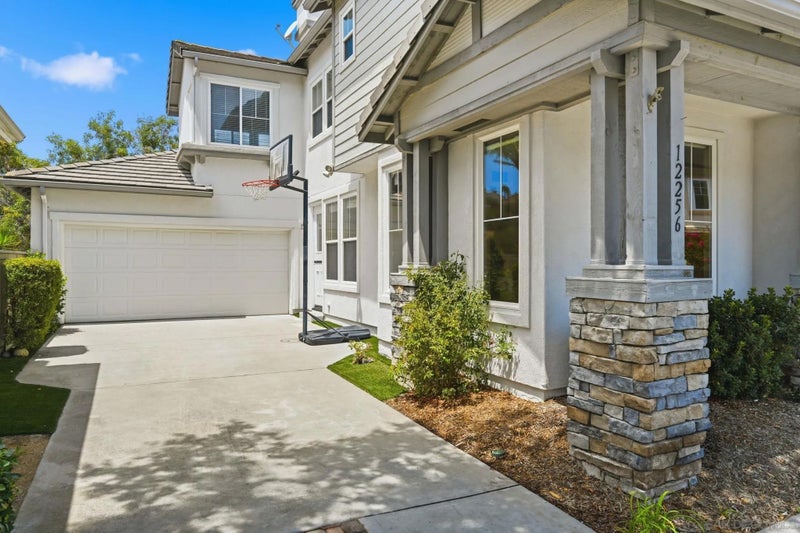 12256 Pepper Tree Ln