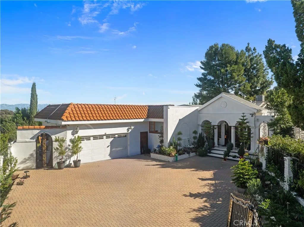 16015 Jeanne Ln