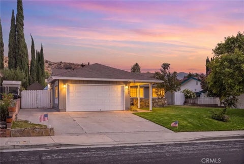 Photo of 28948 Flowerpark Drive, Canyon Country, CA 91387 (MLS # SR26137730)