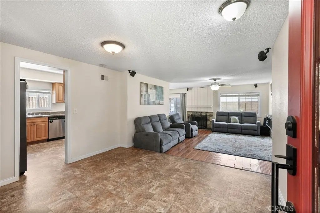 Photo of 28948 Flowerpark Drive, Canyon Country, CA 91387 (MLS # SR26137730)