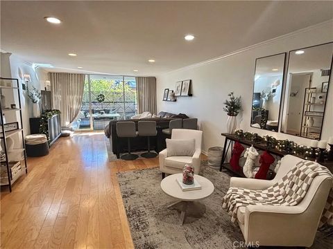 Photo of 10633 Kinnard #1, Los Angeles, CA 90024 (MLS # SR26011262)