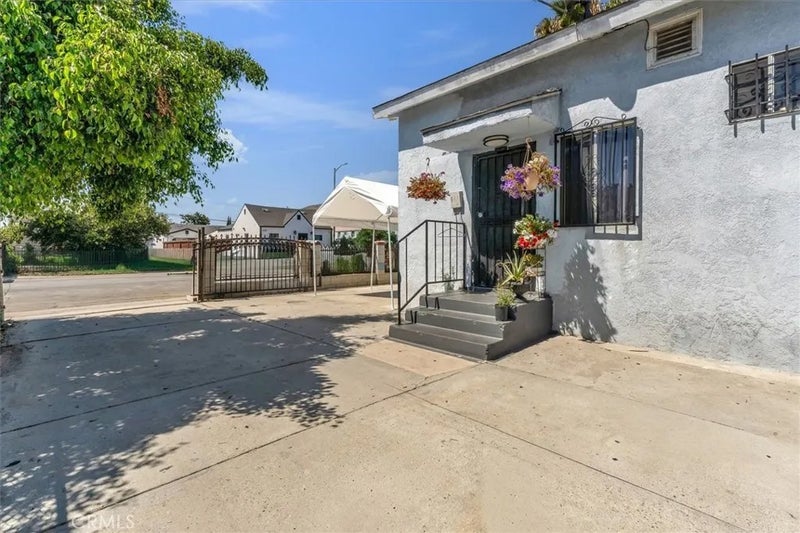 1237 E 76th