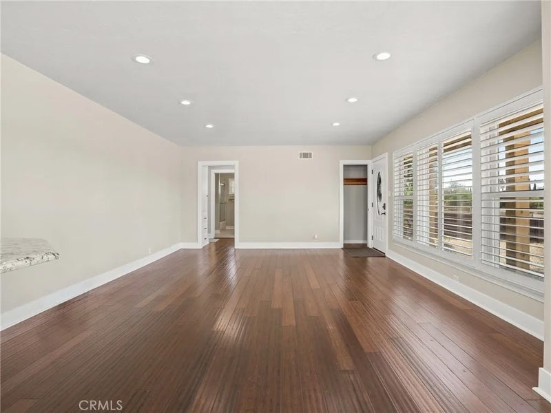 5736 Country Lane