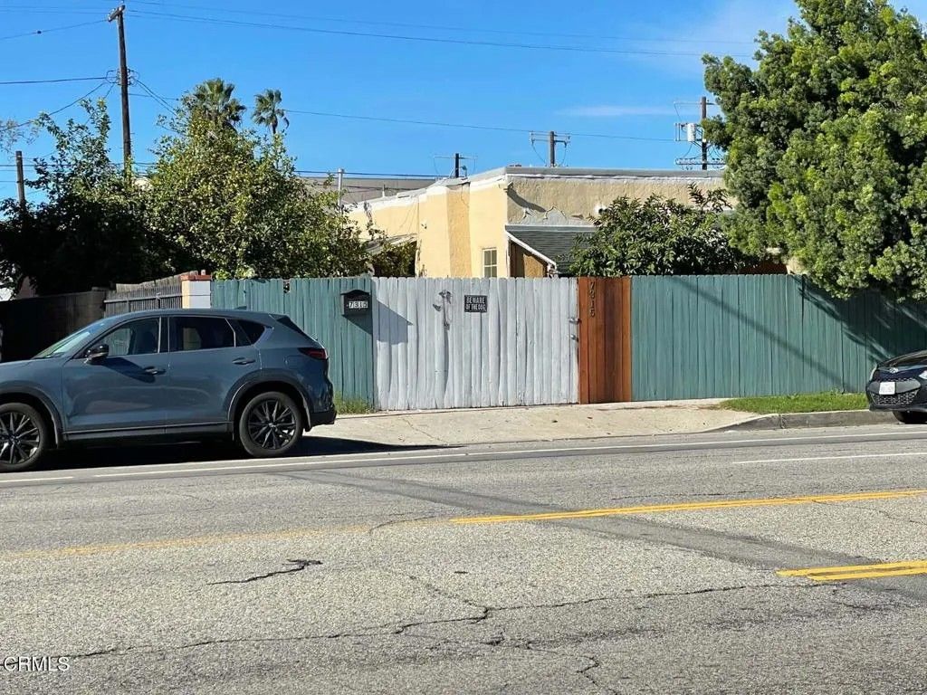 Photo of 7315 Woodley, Van Nuys, CA 91406 (MLS # V1-33967)