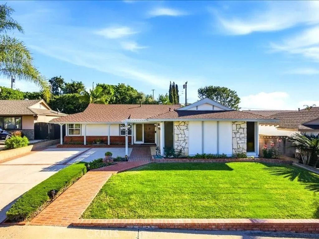 Photo of 900 De Jur, Brea, CA 92821 (MLS # CV26011364)