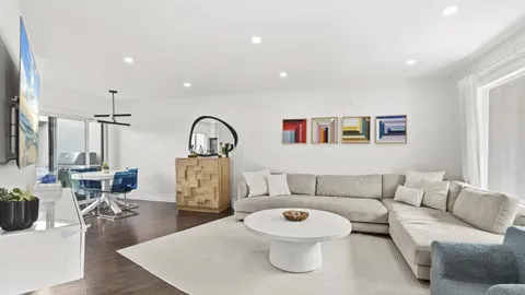 8490 Via Sonoma Unit 10, La Jolla, CA 92037 - #: 260007551