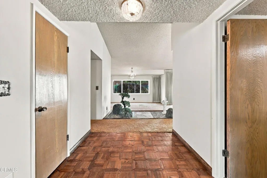 388 E Gainsborough Road