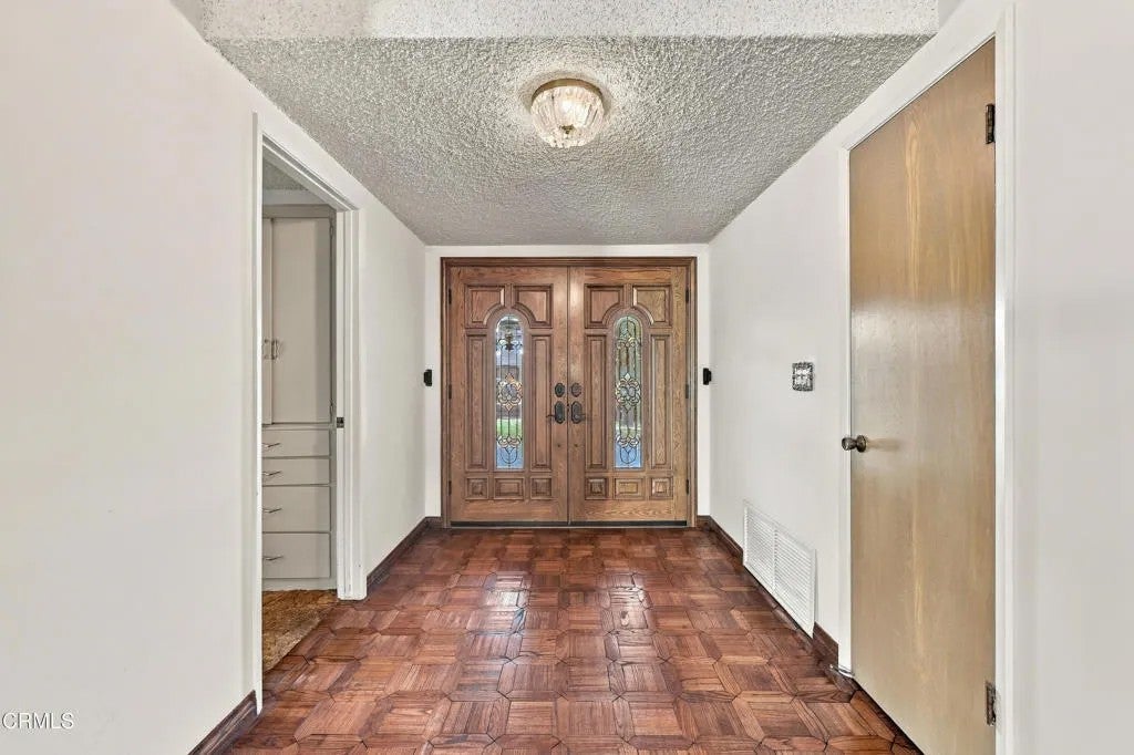 388 E Gainsborough Road