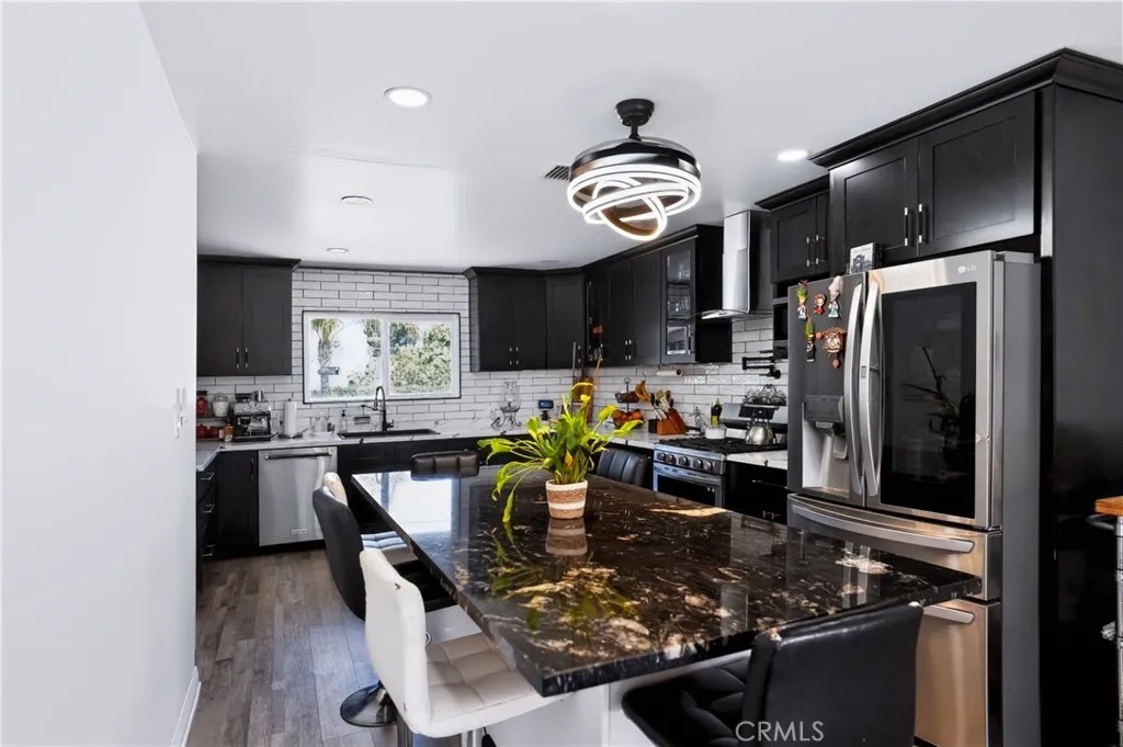 1033 Alta Loma