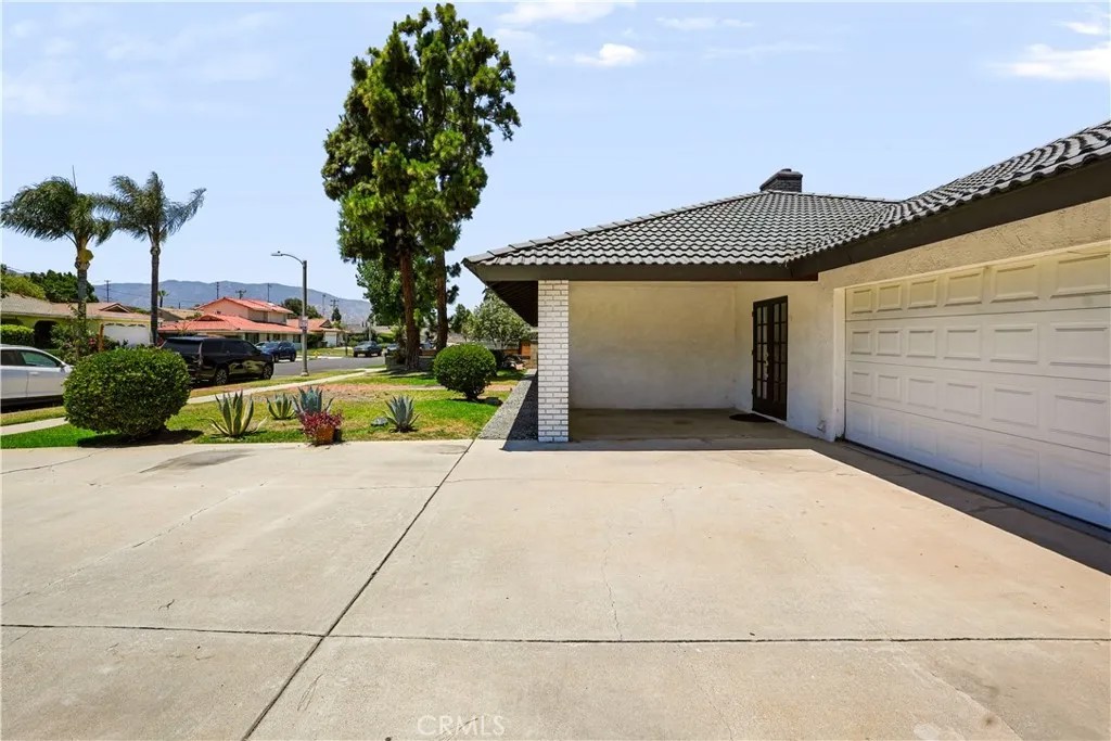 1033 Alta Loma