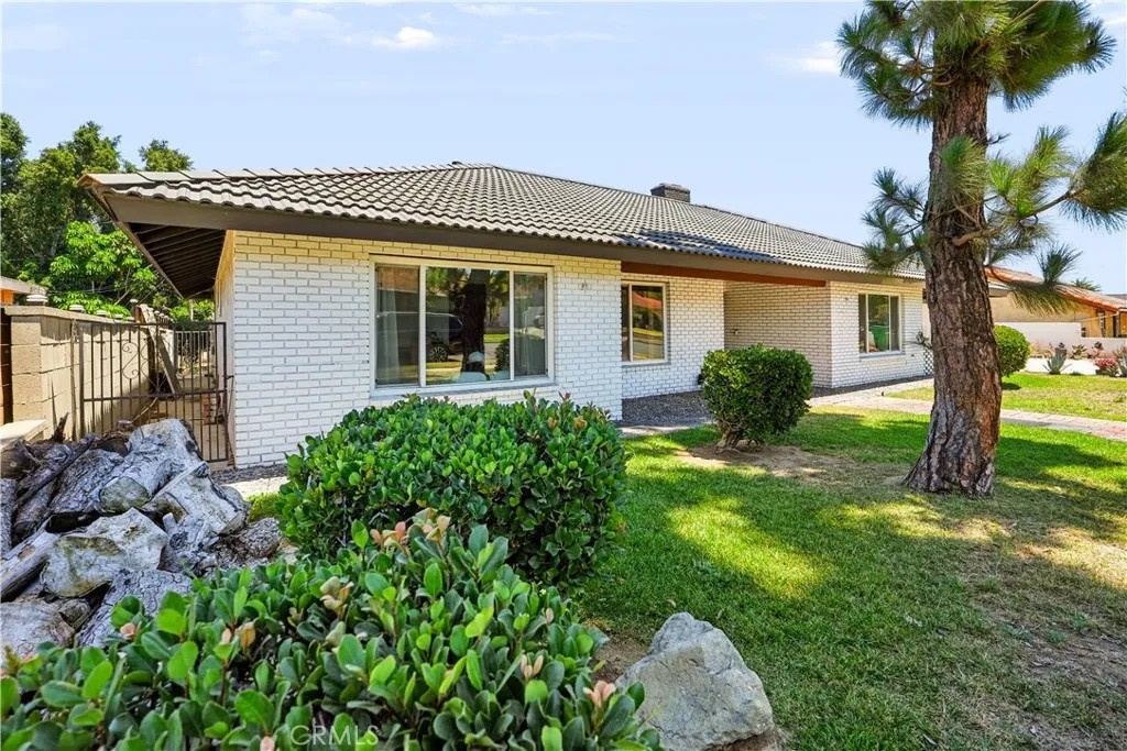 1033 Alta Loma