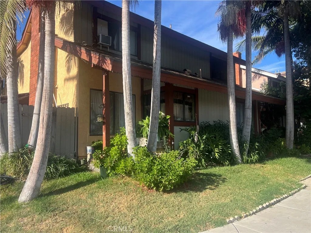 701 E Chestnut