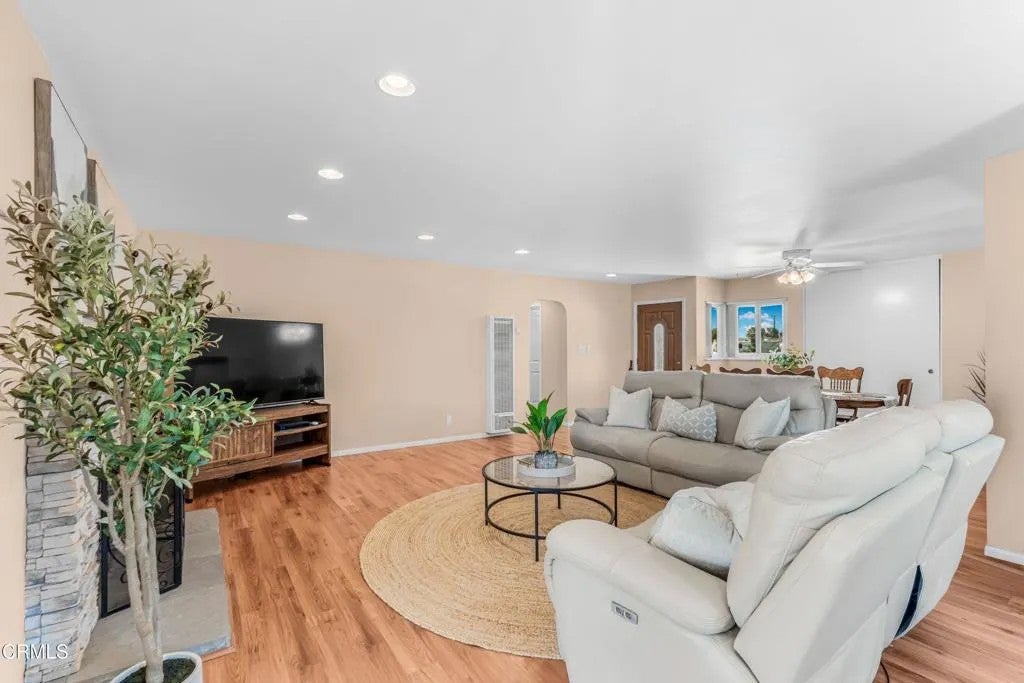 3287 Curt Drive