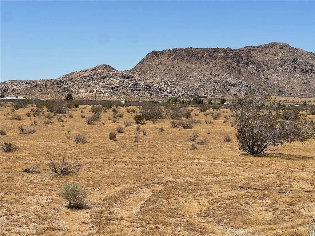 Photo of 5 Del Oro, Apple Valley, CA 92308 (MLS # HD26132030)