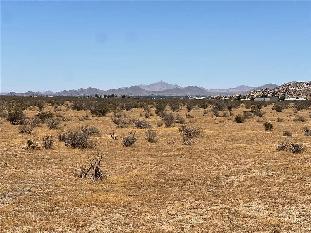 Photo of 5 Del Oro, Apple Valley, CA 92308 (MLS # HD26132030)