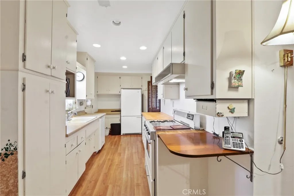 1530 W Rosewood Court
