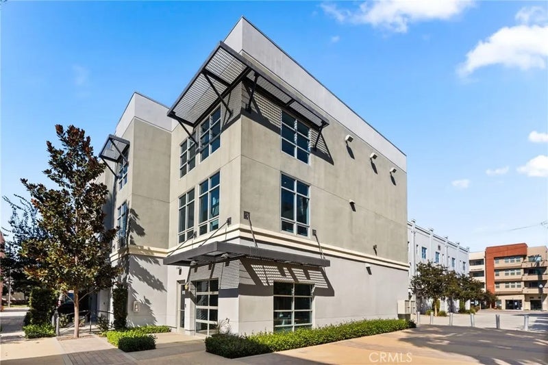 918 E Civic Center Drive