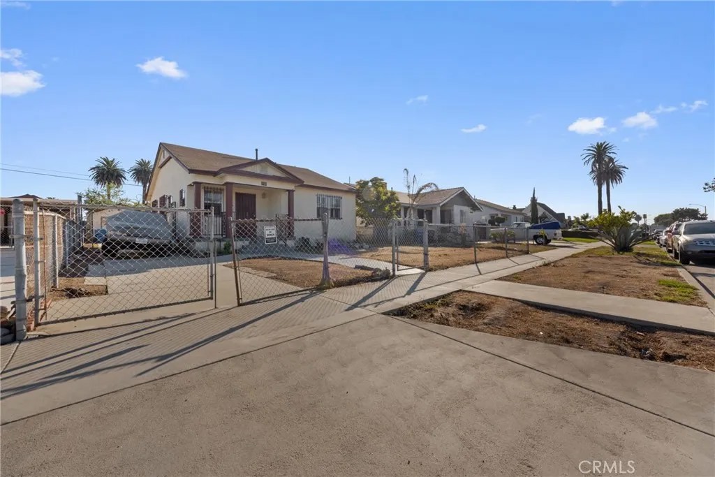 1122 W 77th Street