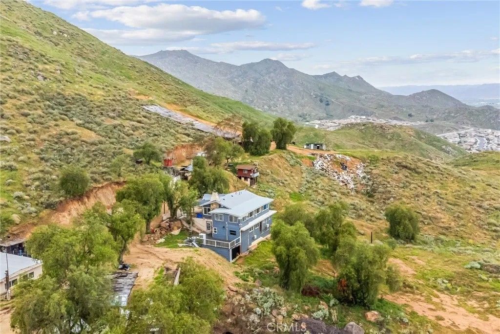 Photo of 23255 Warren Road, San Jacinto, CA 92582 (MLS # IG25083227)