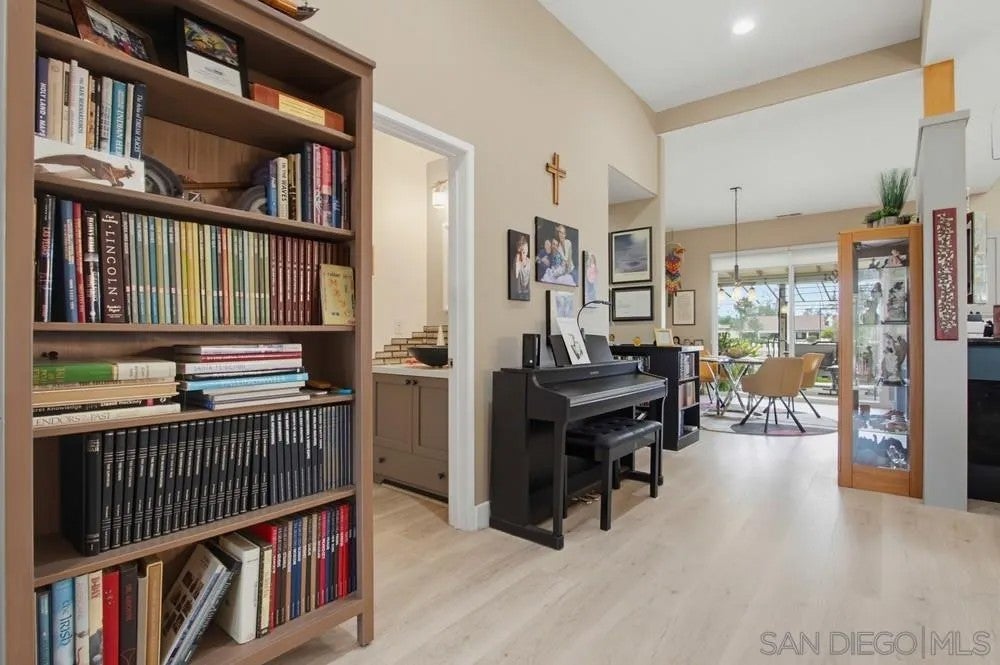 1048 La Sombra